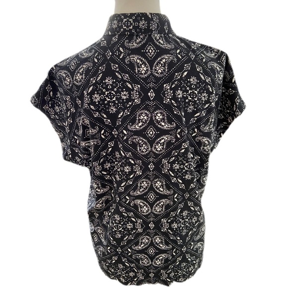 Black and White Paisley Print High Low Cap Sleeve Button Up Shirt Size Large - Picture 3 of 14